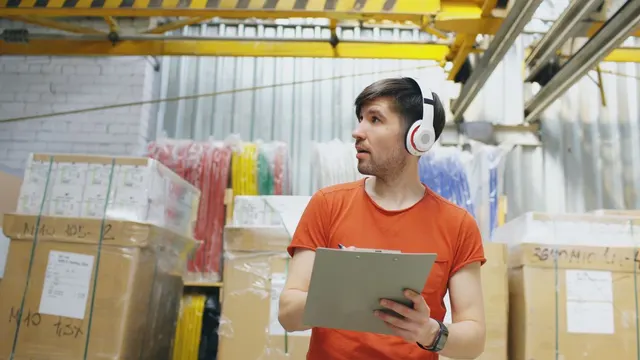 Warehouse worker preparing a consolidated shipment